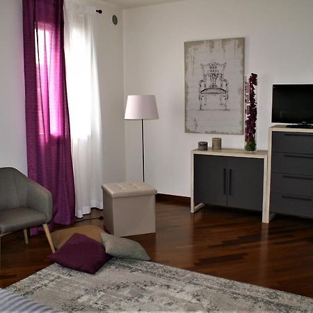 Villa Tiziano Residence Rosa Bagian luar foto