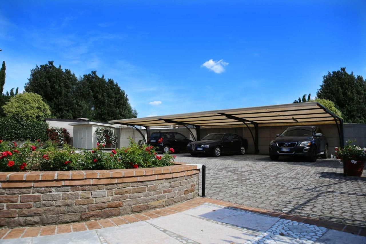 Villa Tiziano Residence Rosa Bagian luar foto