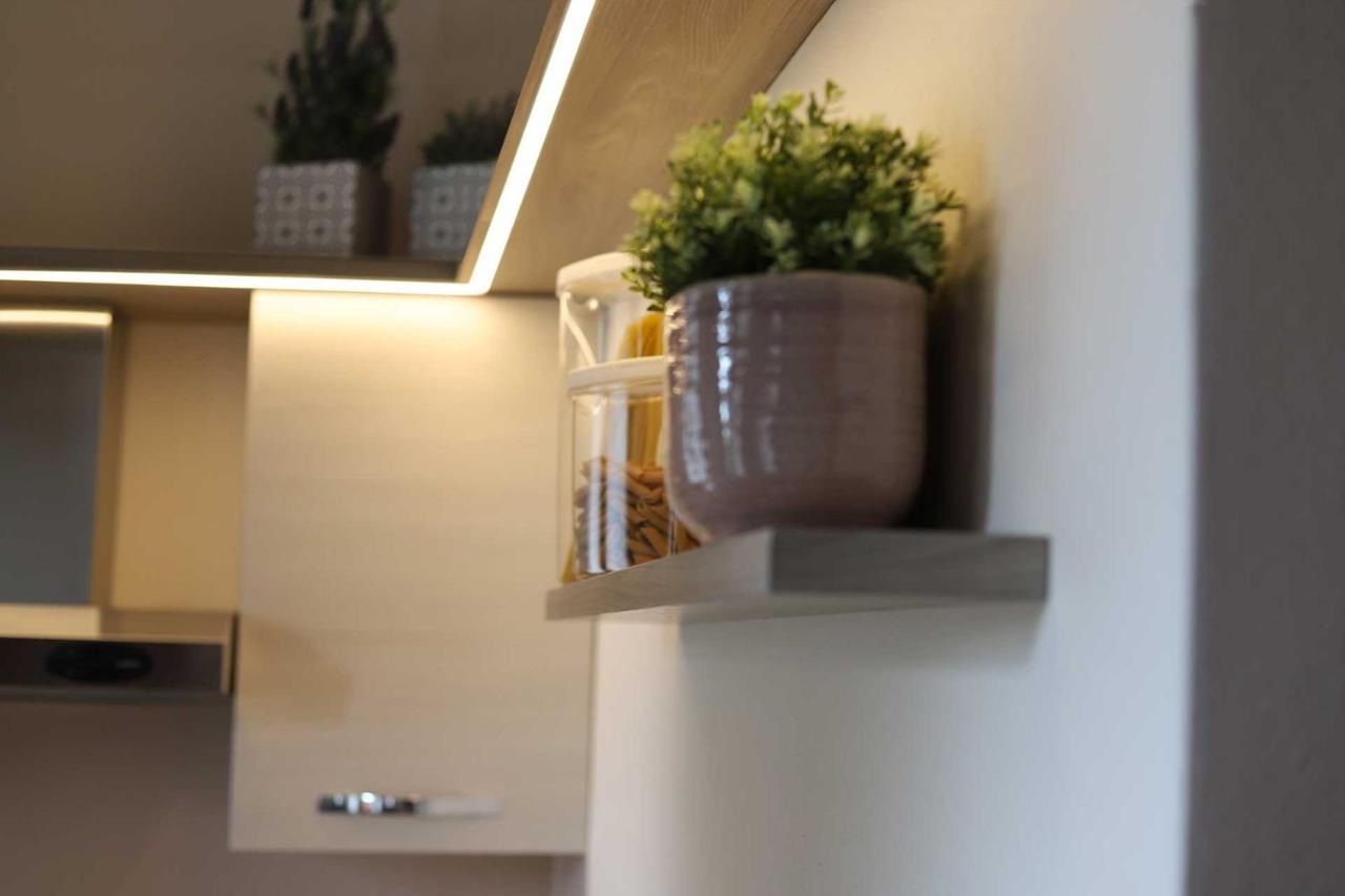Villa Tiziano Residence Rosa Bagian luar foto