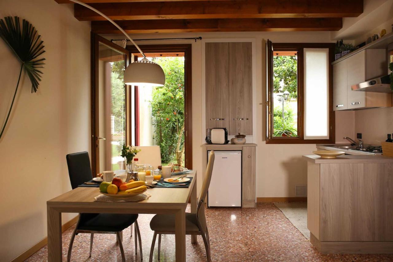 Villa Tiziano Residence Rosa Bagian luar foto