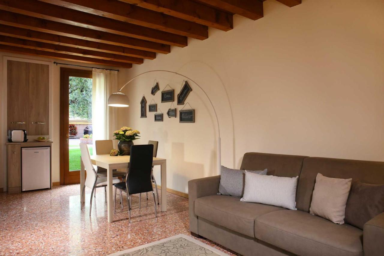 Villa Tiziano Residence Rosa Bagian luar foto