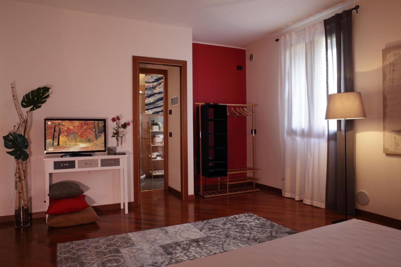 Villa Tiziano Residence Rosa Bagian luar foto